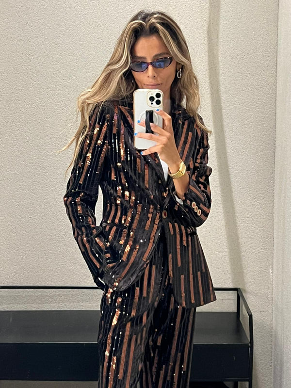 32634/32647 جاكيت مخملي مزين بالترتر وبنطلون مخملي مزين بالترتر بساق مستقيمة