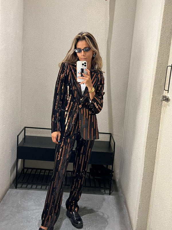 32634/32647 جاكيت مخملي مزين بالترتر وبنطلون مخملي مزين بالترتر بساق مستقيمة