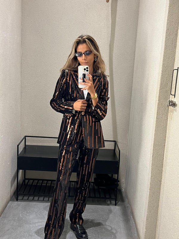 32634/32647 جاكيت مخملي مزين بالترتر وبنطلون مخملي مزين بالترتر بساق مستقيمة