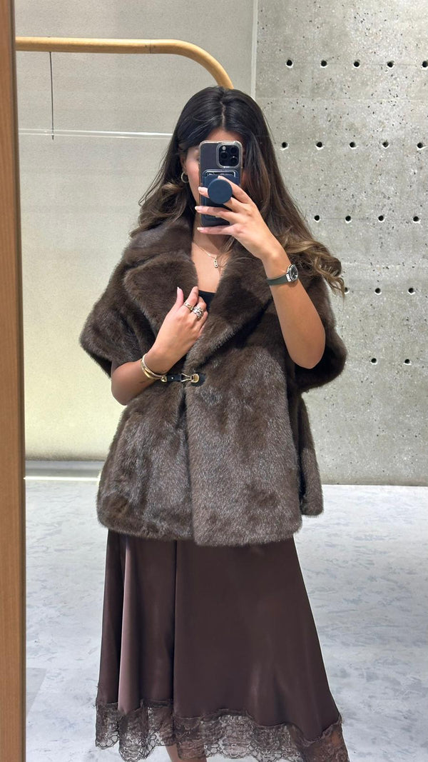 Jackie سترة كبيرة الحجم من الفرو الصناعي