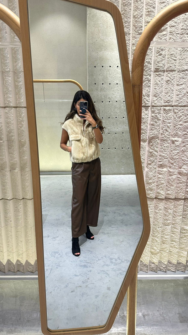 Gaby سترة من الفرو الصناعي بسحاب وياقة عالية