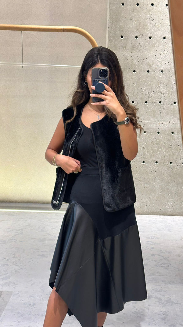 Jane سترة من الفرو الصناعي بسحّاب وفتحة رقبة مستديرة