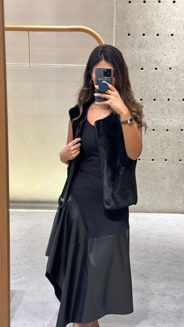 Jane سترة من الفرو الصناعي بسحّاب وفتحة رقبة مستديرة