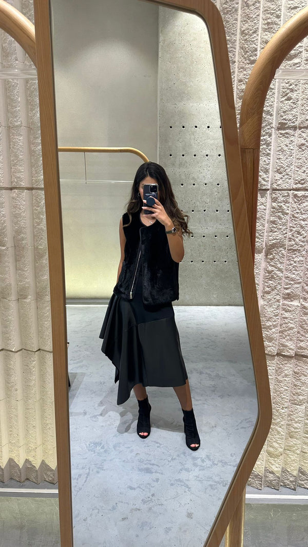 Jane سترة من الفرو الصناعي بسحّاب وفتحة رقبة مستديرة