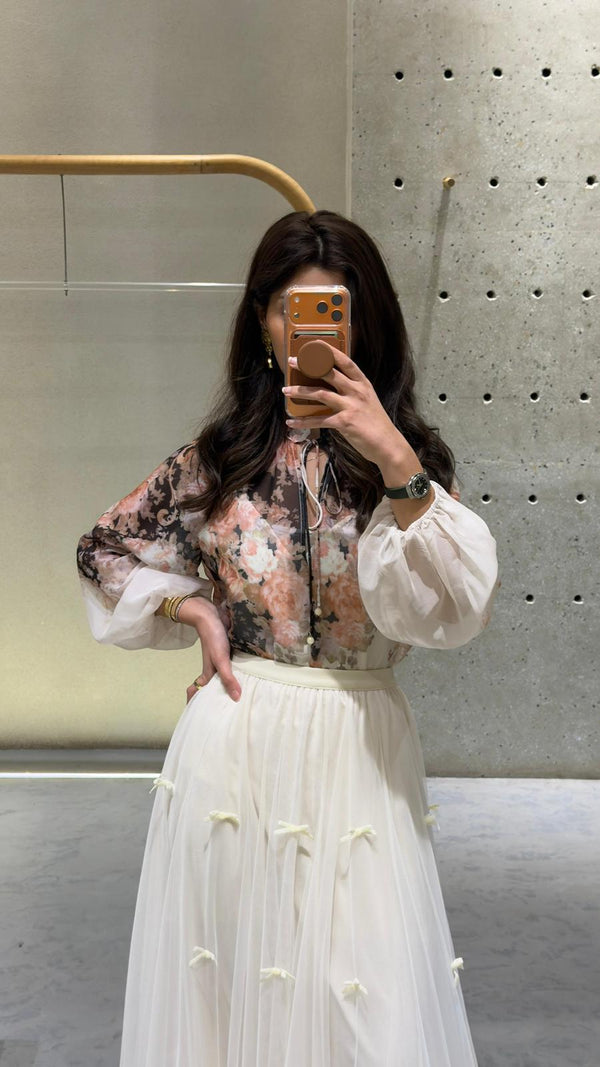 Misty Floral Print Sheer Top بلوزة شفافة بنقشة الأزهار