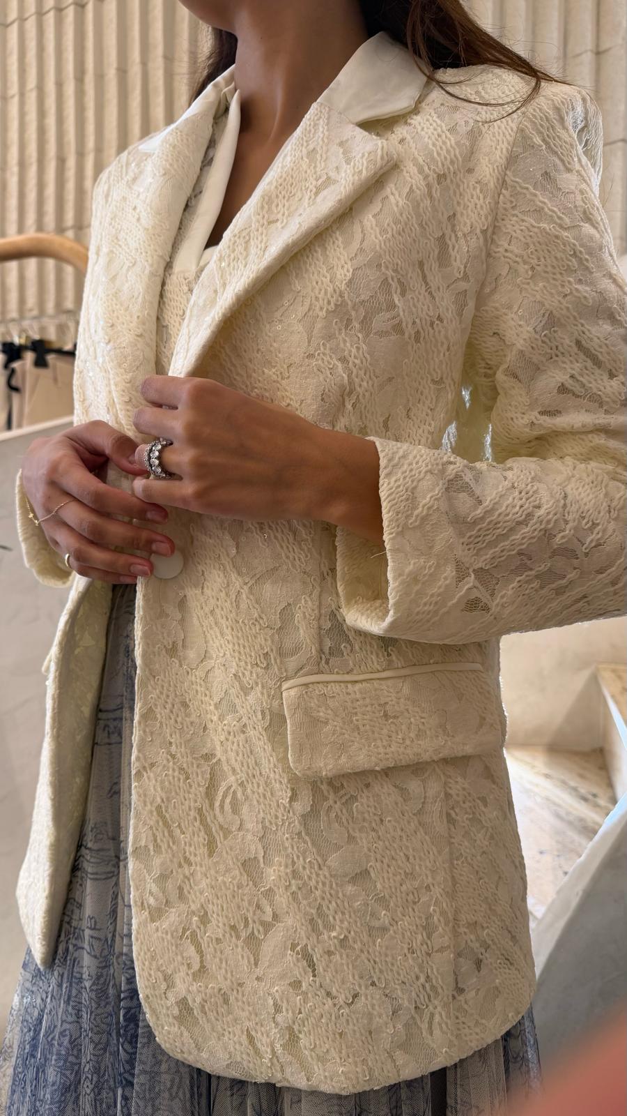 Loma Floral Lace Sequins Embroidery Jacket جاكيت مطرز بالترتر والدانتيل الزهري - Brown Loft