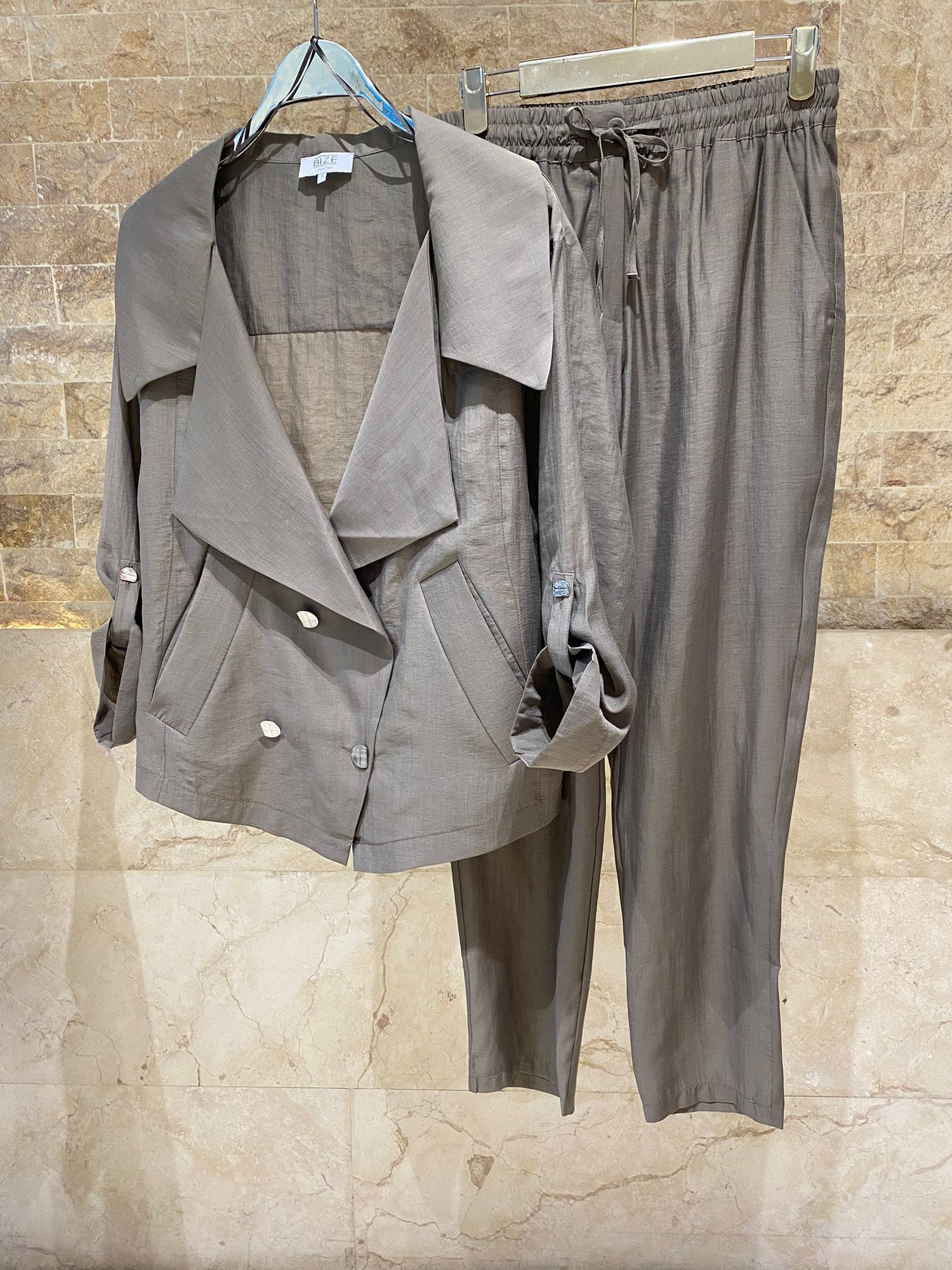 26SS-BC5098/7064 Wide Lapel Cropped Tencel Jacket &amp; Pants Set - Brown Loft