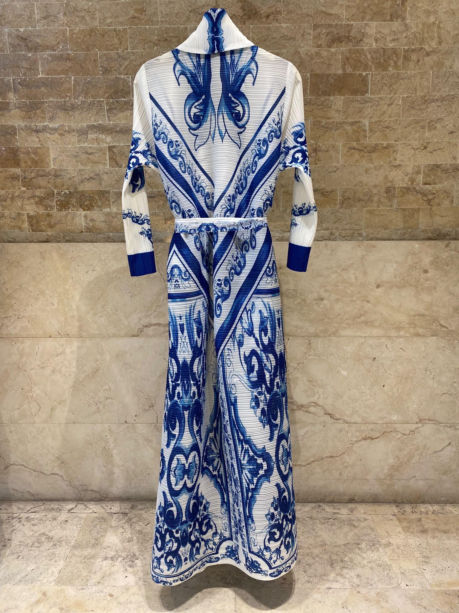 GJ2092 Amel Long Overlay