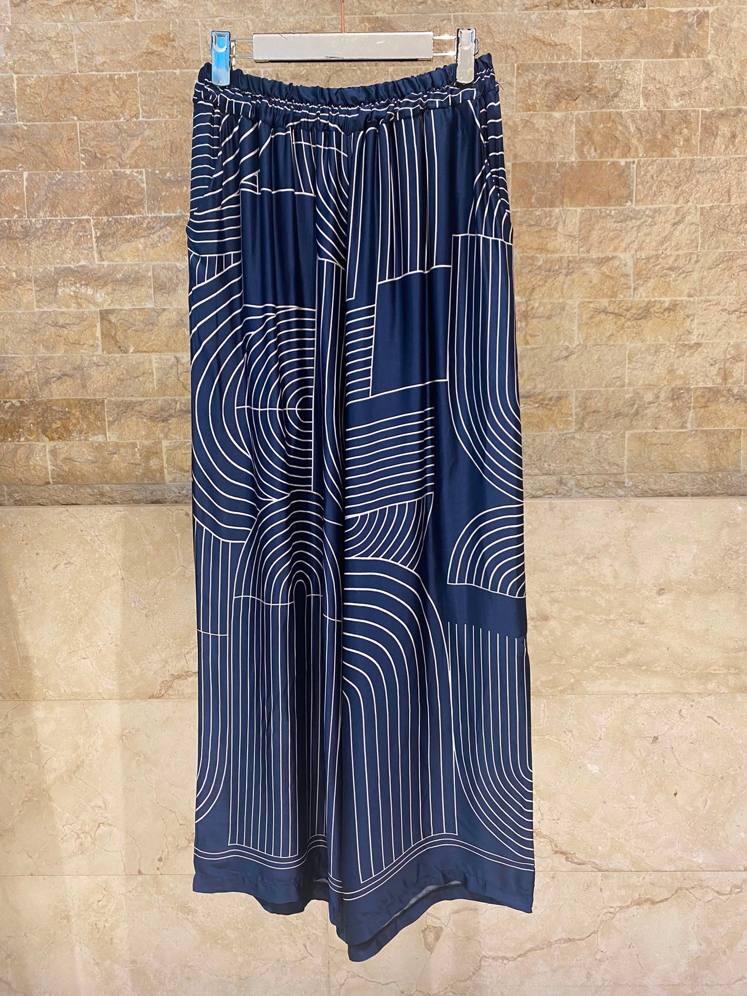 KD7607/7789VS-29 Geometric Arch and Line Patterned  Satin Shirt and Pants