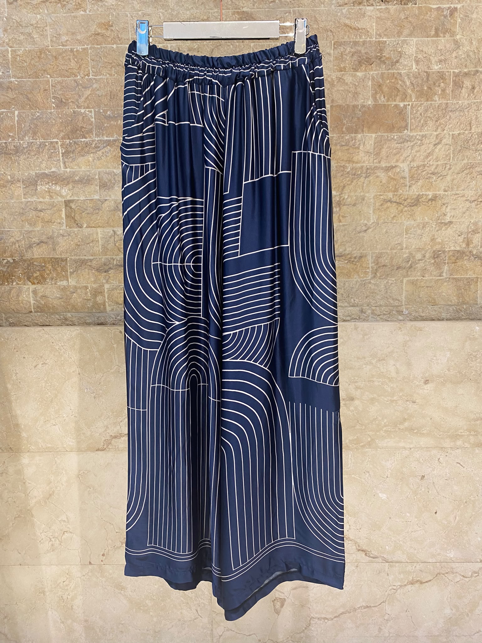 KD7607/7789VS-29 Geometric Arch and Line Patterned  Satin Shirt and Pants