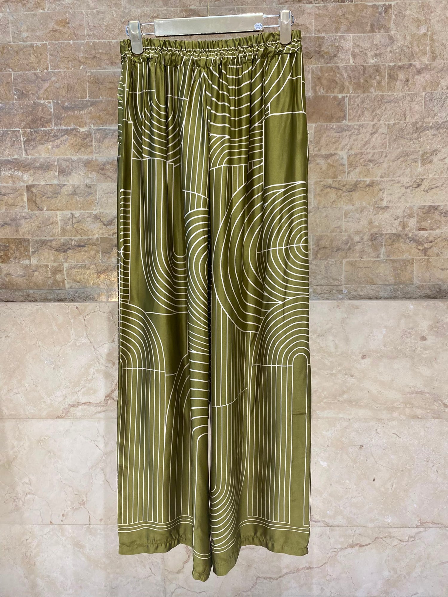 KD7607/7789VS-29 Geometric Arch and Line Patterned  Satin Shirt and Pants
