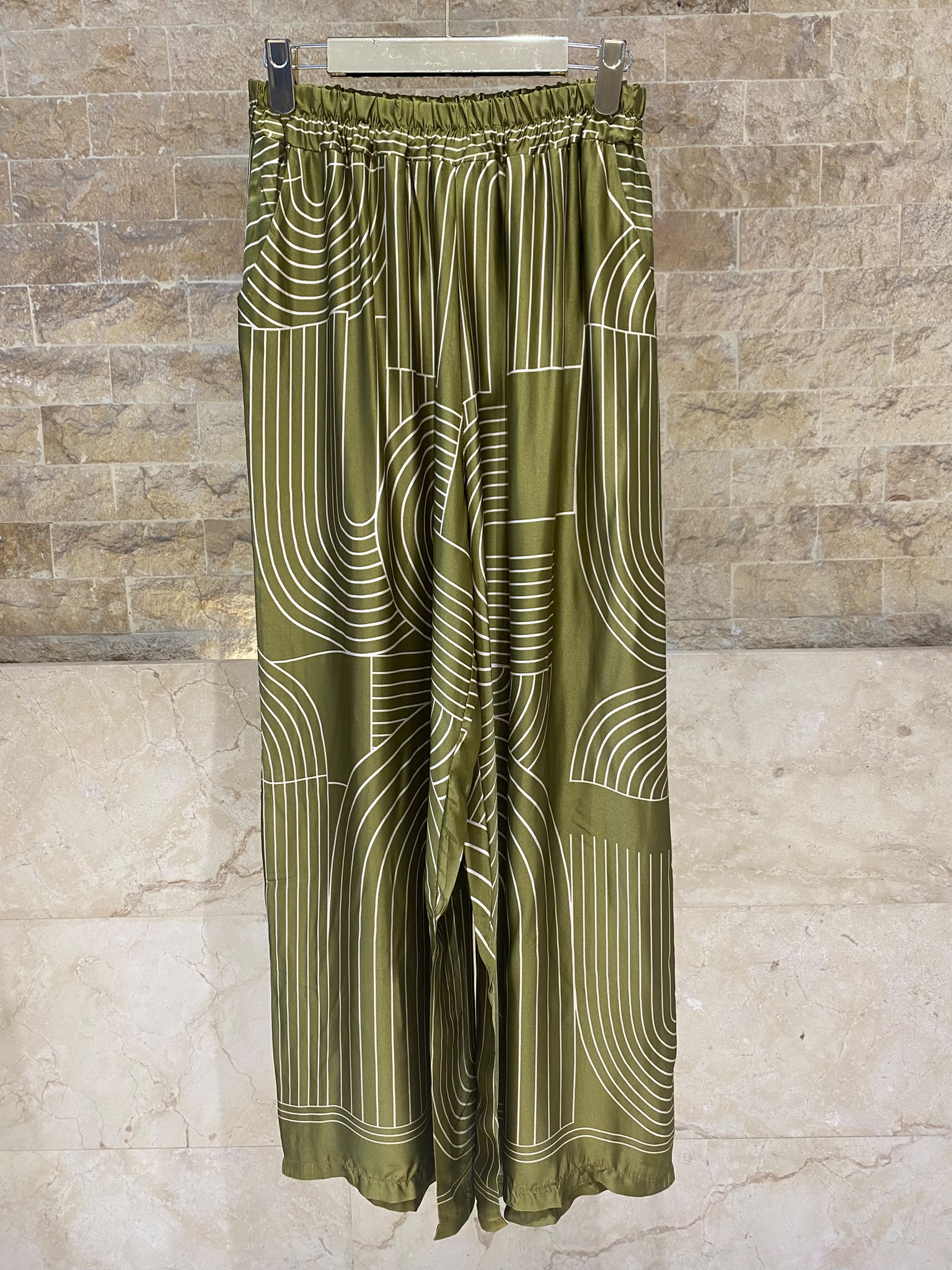 KD7607/7789VS-29 Geometric Arch and Line Patterned  Satin Shirt and Pants