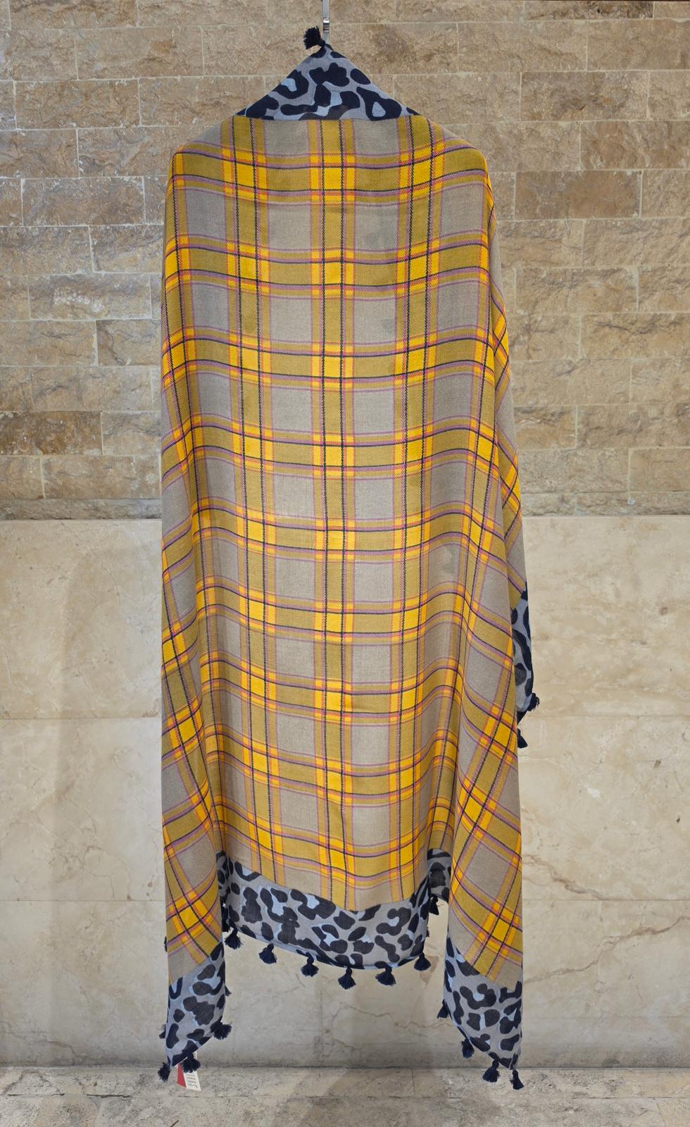 C21983 Square Check Animal Border Scarf