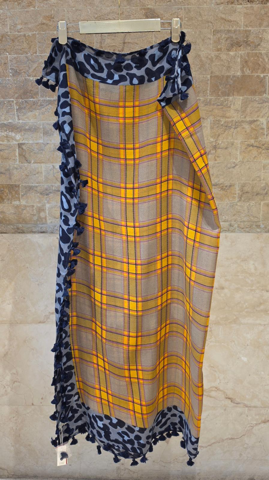 C21983 Square Check Animal Border Scarf