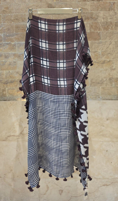 C22790 Big Hound Check Pompom Scarf