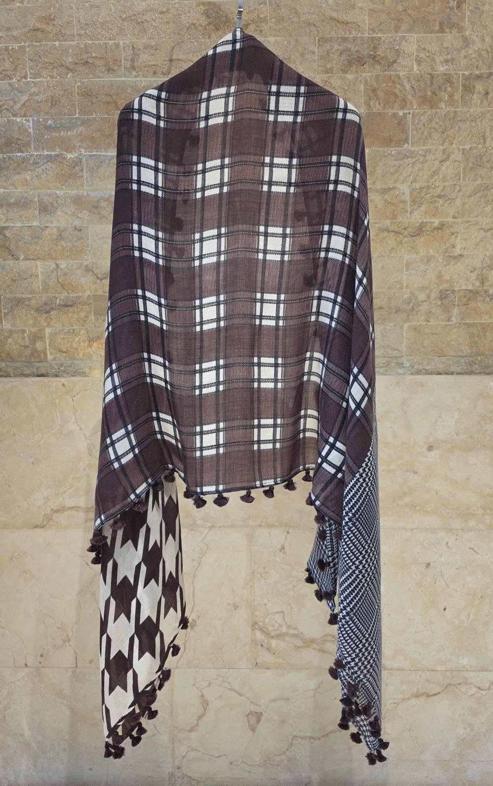 C22790 Big Hound Check Pompom Scarf