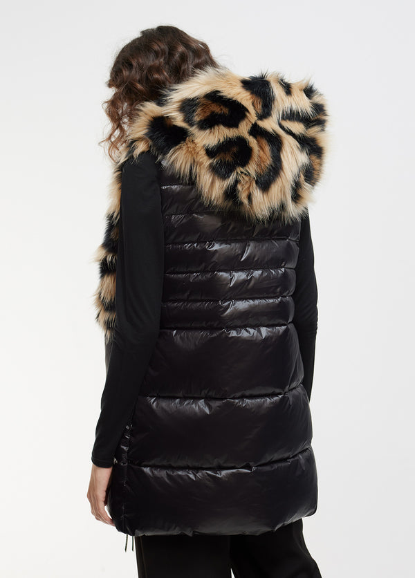 LF2401004 (Hooded Padded Vest with animal print) سترة مبطنة بغطاء رأس مع طباعة حيوانات وتفاصيل من الفرو الصناعي