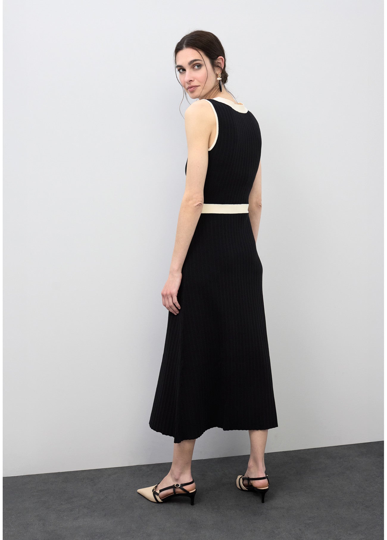 LS2616160 Sleeveless Dress فستان بدون أكمام - Brown Loft