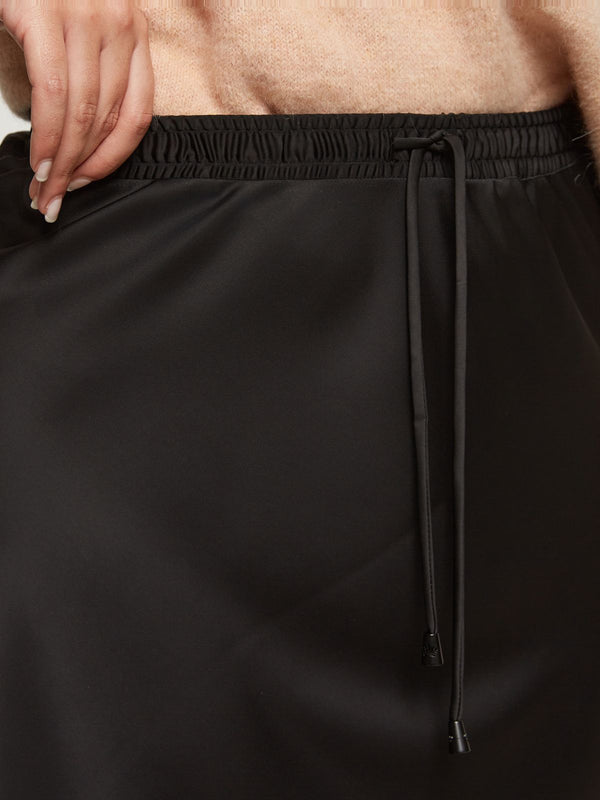 8401.6011  Satin A Line Long Skirt تنورة طويلة من الساتان بتصميم A