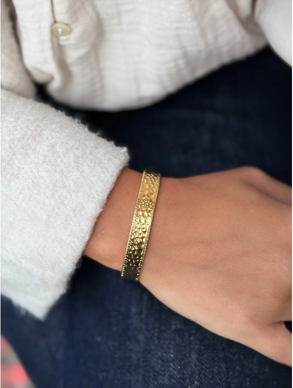 BRA2125041 Hammered Cuff Open Bracelet سوار مفتوح مطروق