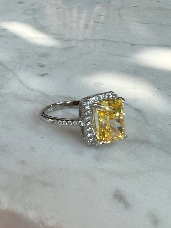 Yellow Diamond Pave Halo Ring خاتم هالة الماس الأصفر