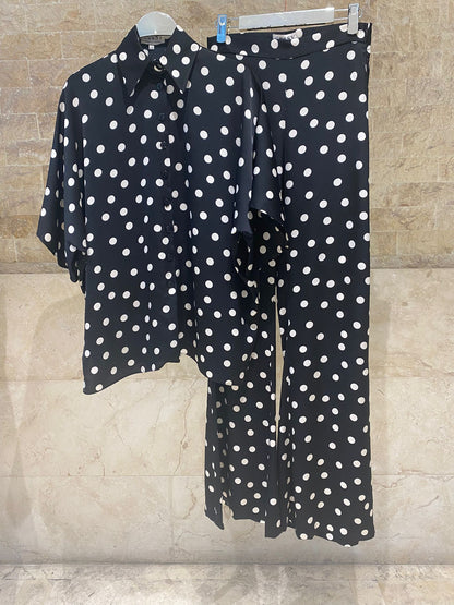 Irina Sets Polka Dot Oversized Satin Shirt and Pants قميص وبنطال من الساتان بنقاط البولكا، بقصة واسعة