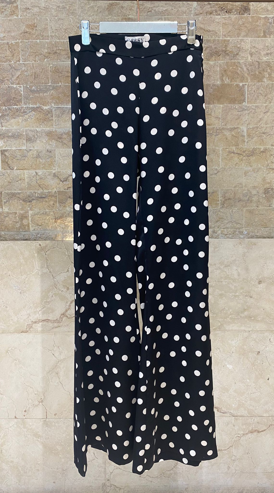 Irina Sets Polka Dot Oversized Satin Shirt and Pants قميص وبنطال من الساتان بنقاط البولكا، بقصة واسعة
