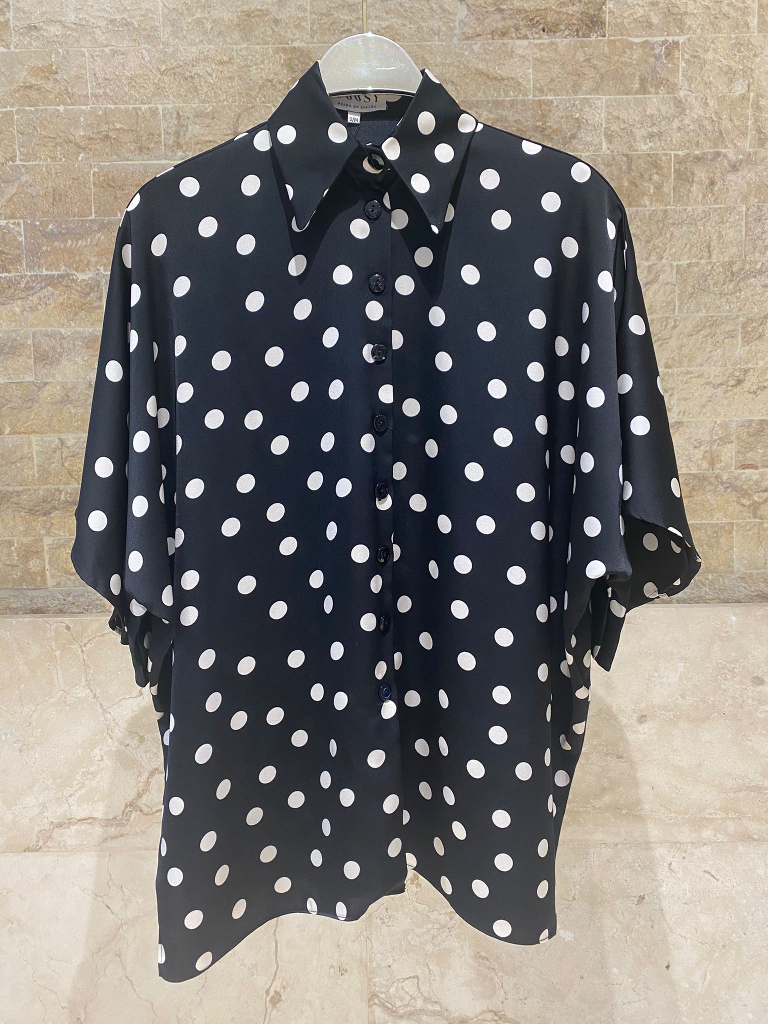 Irina Sets Polka Dot Oversized Satin Shirt and Pants قميص وبنطال من الساتان بنقاط البولكا، بقصة واسعة