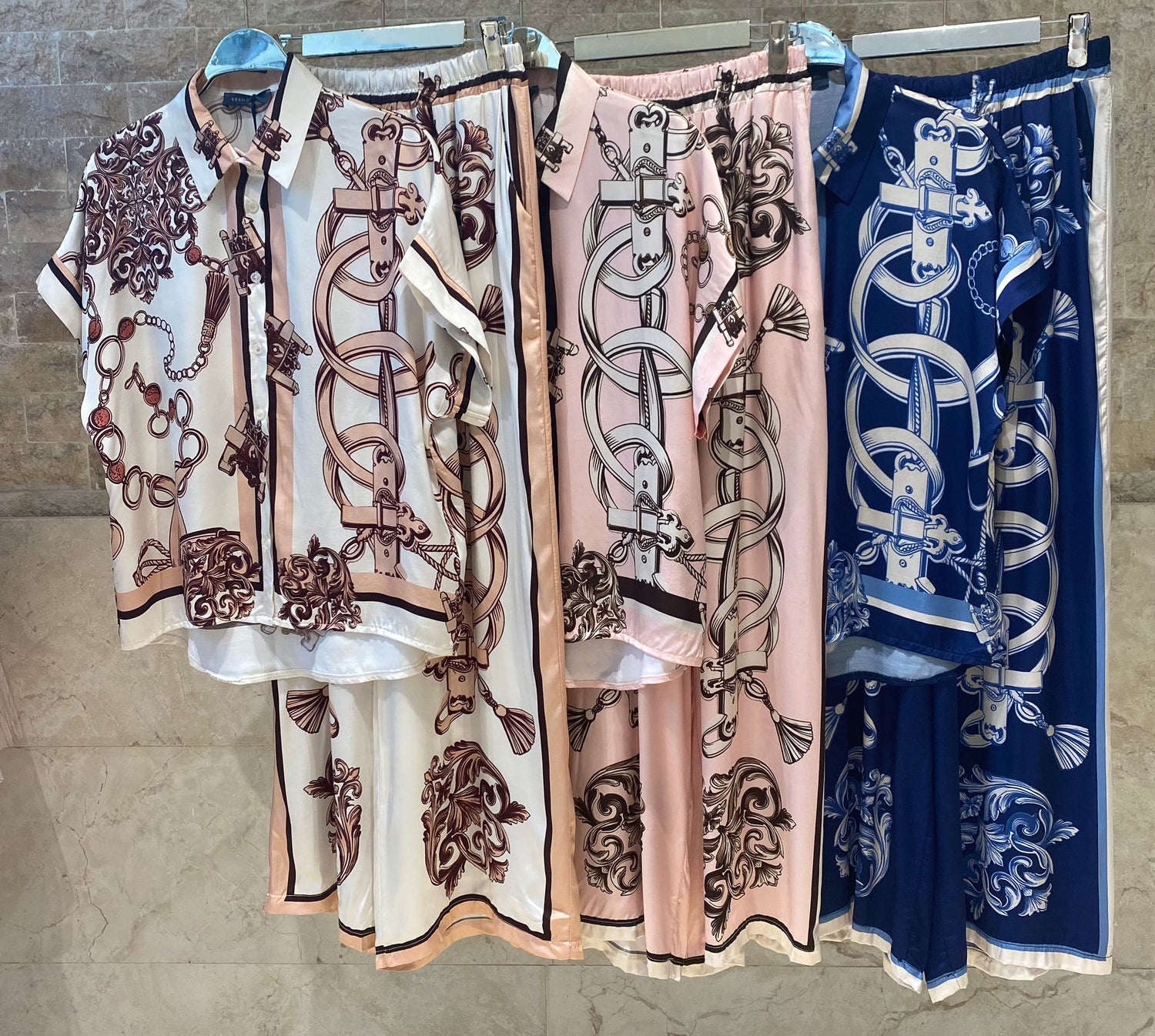 KD9099/9119VS-10 Chain Detailed Satin Shirt and Pants Set طقم قميص وبنطال من الساتان بتفاصيل السلاسل