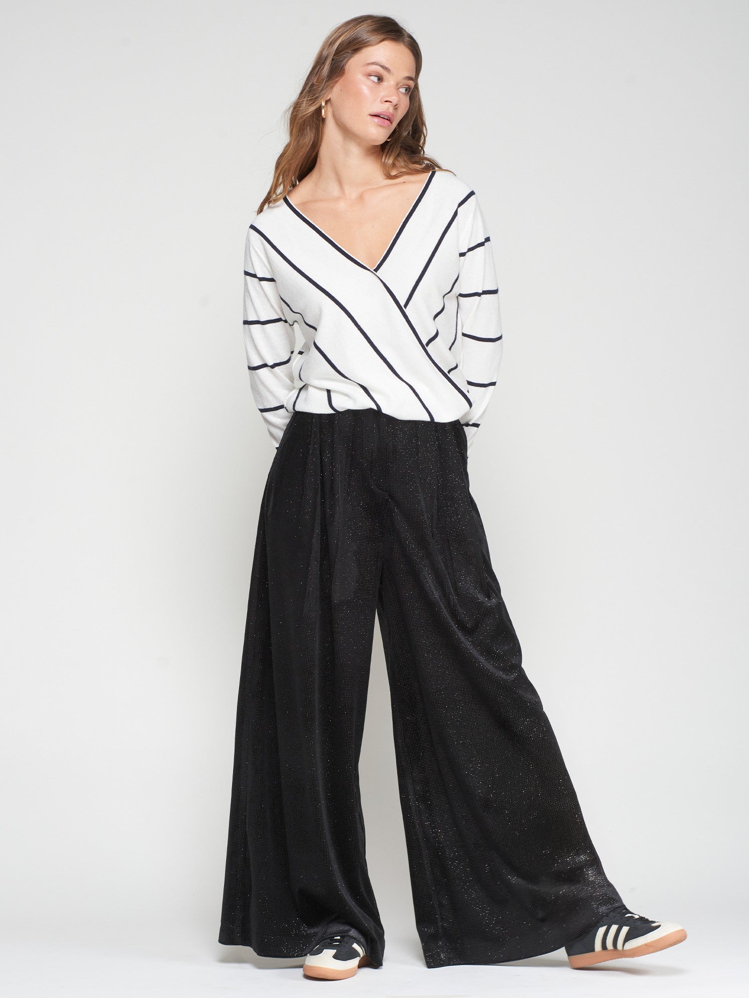 32896 V Neck Navy Striped Knitwear Top - Brown Loft