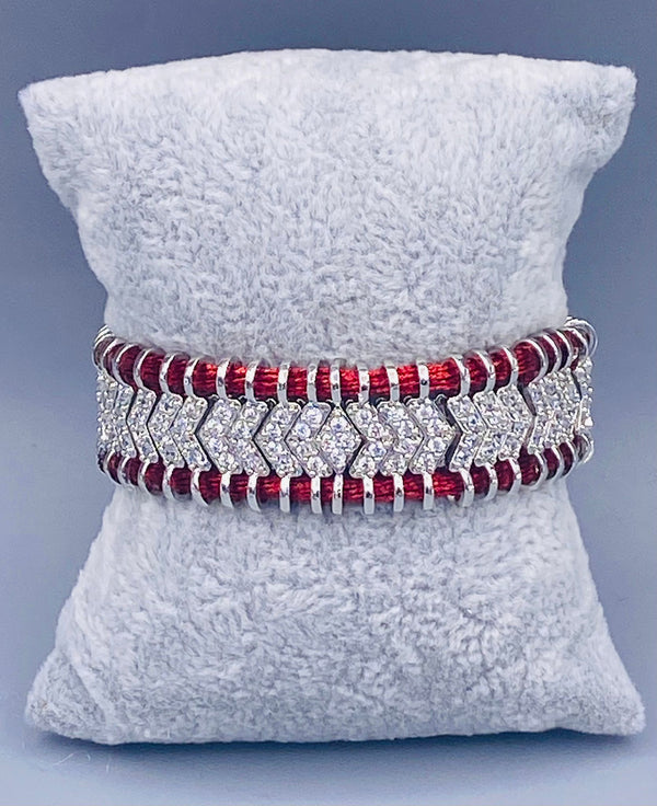 Diamond Arrow in M. Red