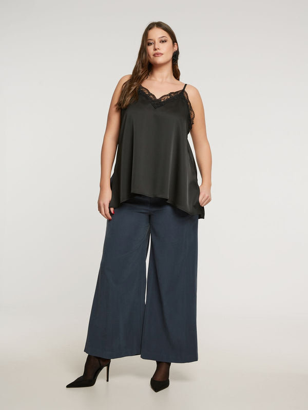 8401.1046 Lace Trimmed Satin Cami Top بلوزة كامي من الساتان مزينة بالدانتيل