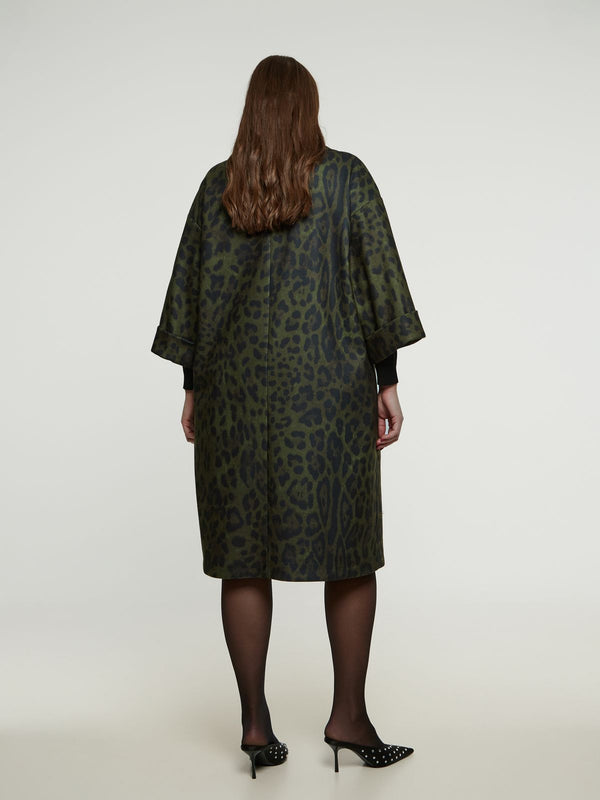 8401.4056 Oversized Leopard Print Midi Length Coat معطف متوسط الطول بطبعة جلد النمر كبير الحجم