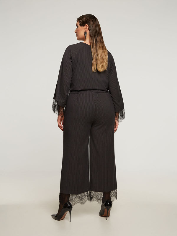 8401.2025 Tailored Pinstripe Cropped Pants بنطلون مخطط قصير مصمم خصيصًا