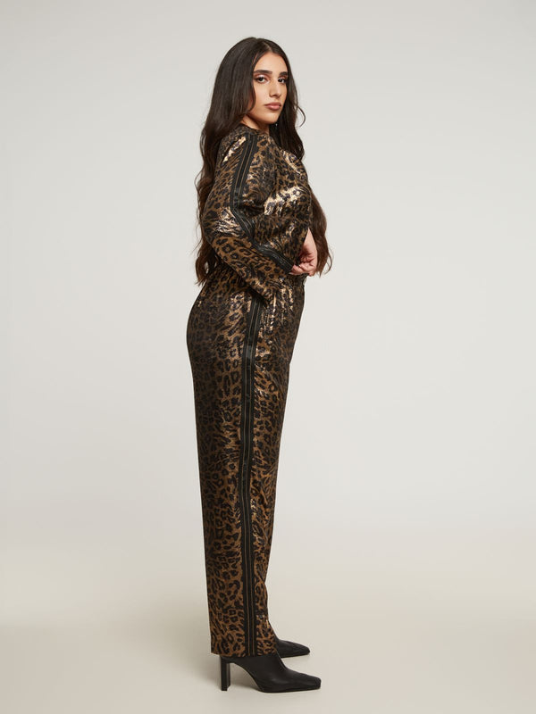 8401.3017/2039  Metallic Leopard Shirt and Relaxed Tapered Pants قميص جلد النمر المعدني وبنطلون ضيق مريح