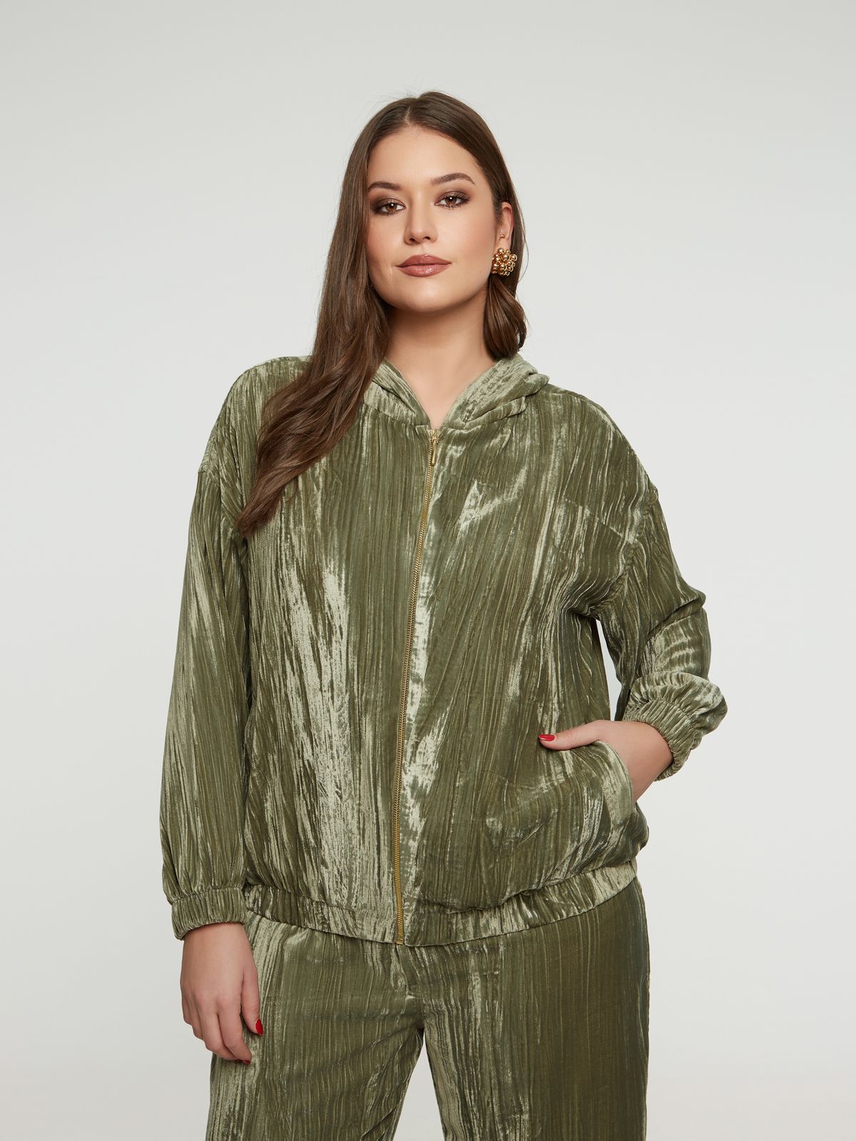 8401.4045  Hooded Crushed Velvet Oversized Jacket سترة كبيرة الحجم من المخمل المكسر بغطاء للرأس - Brown Loft
