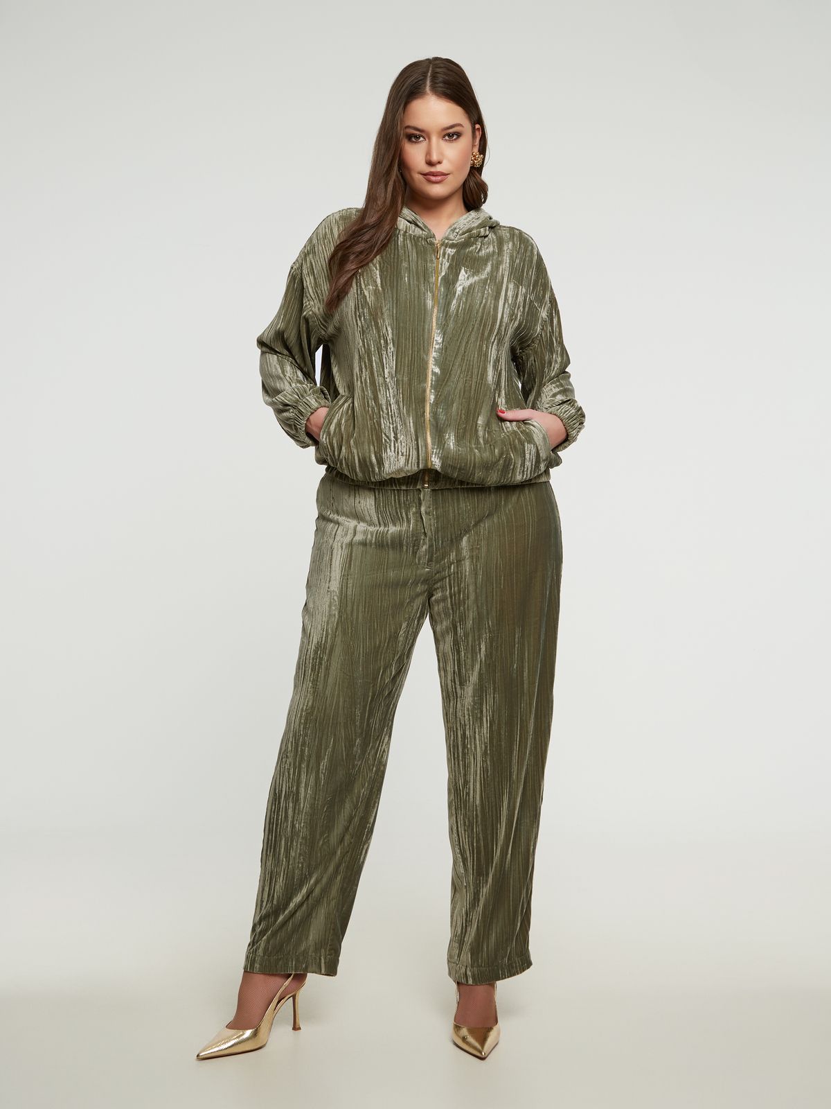 8401.4045  Hooded Crushed Velvet Oversized Jacket سترة كبيرة الحجم من المخمل المكسر بغطاء للرأس - Brown Loft