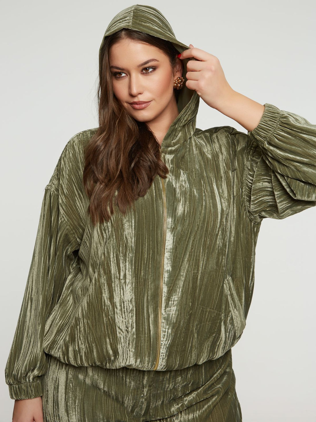 8401.4045  Hooded Crushed Velvet Oversized Jacket سترة كبيرة الحجم من المخمل المكسر بغطاء للرأس - Brown Loft