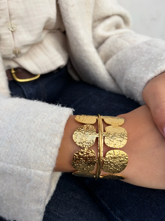 BRA2125049 Hammered Coin Cuff Bracelet سوار معدني مطروق