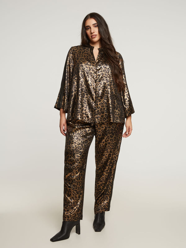 8401.3017/2039  Metallic Leopard Shirt and Relaxed Tapered Pants قميص جلد النمر المعدني وبنطلون ضيق مريح