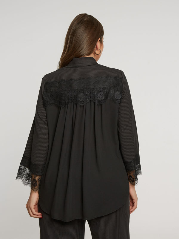 8401.3020 Long Back Lace Pinstripe Shirt قميص مخطط من الدانتيل طويل الظهر