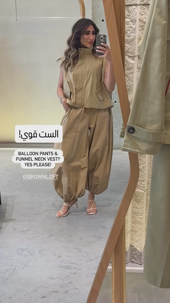 CW2414 Sleeveless Balloon Hem Vest