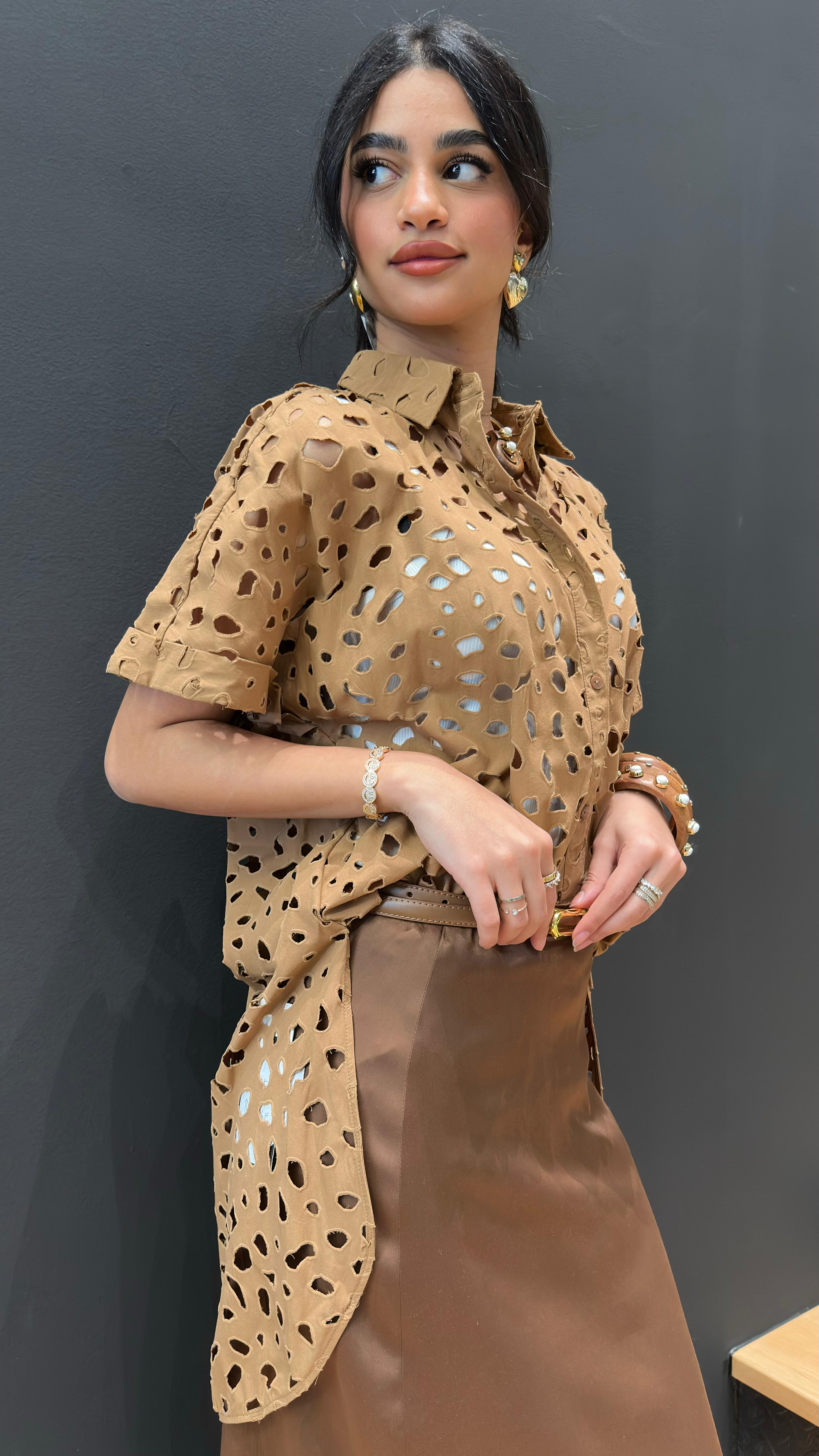 MS2615057 Eyelet Embroidered Shirt قميص مطرز بعين صغيرة - Brown Loft