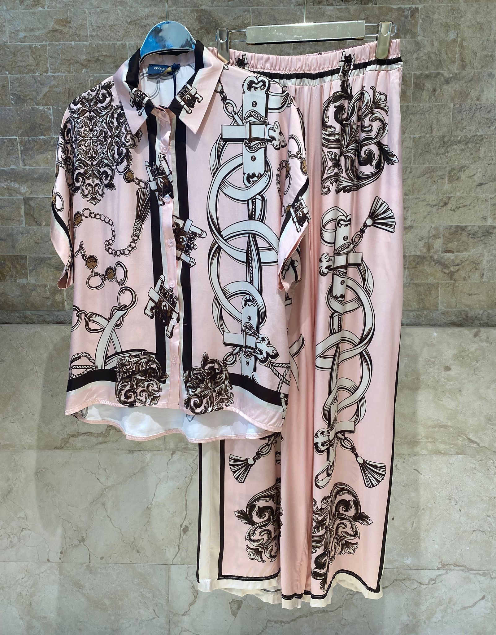 KD9099/9119VS-10 Chain Detailed Satin Shirt and Pants Set طقم قميص وبنطال من الساتان بتفاصيل السلاسل