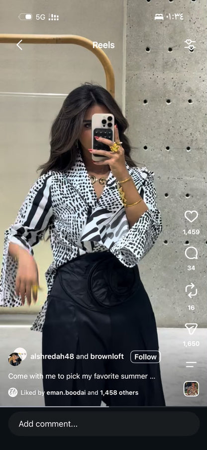 26SS-BK8614 Pleated Pants with oversized floral belt بنطال مطوي مع حزام مزهر كبير الحجم