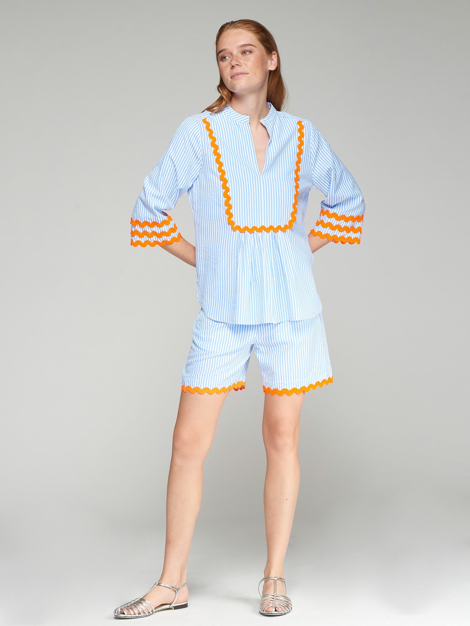 32172/32169 Striped Blouse and Bermuda Shorts Set - Brown Loft
