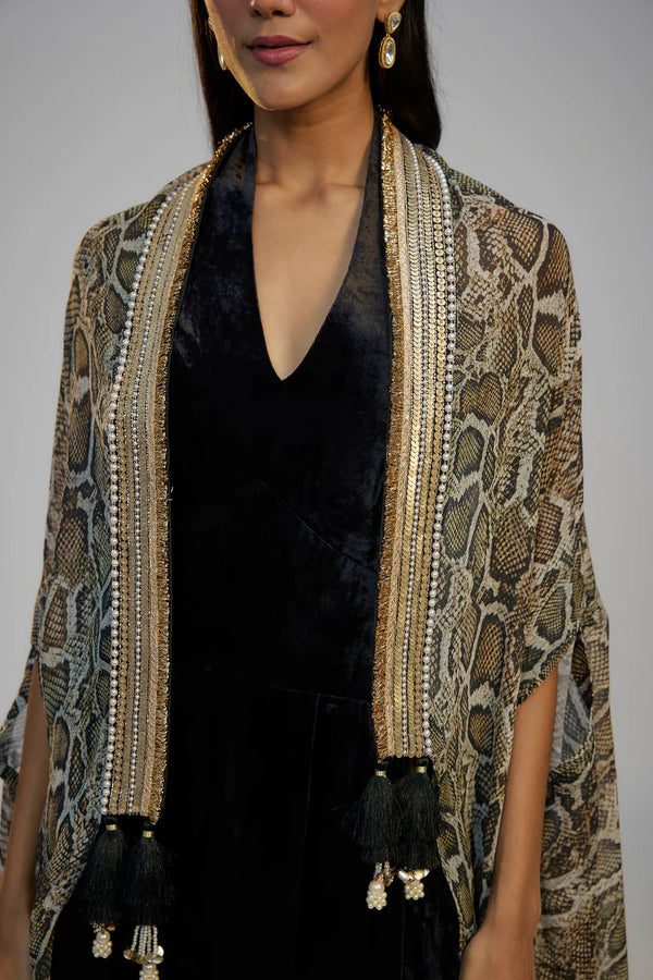 Halter Velvet Dress and Cape Set طقم فستان مخملي مع عباءة