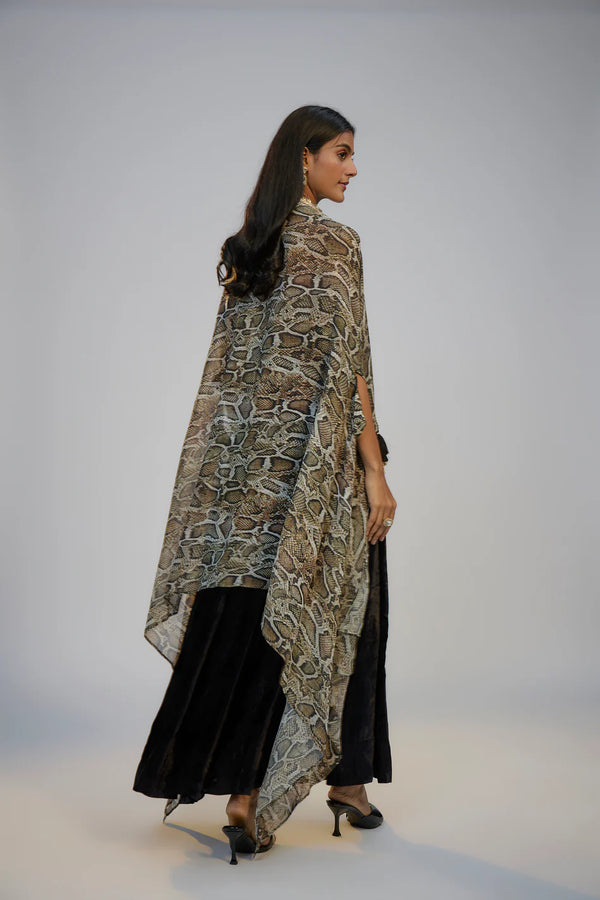 Halter Velvet Dress and Cape Set طقم فستان مخملي مع عباءة