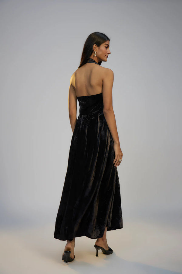 Halter Velvet Dress and Cape Set طقم فستان مخملي مع عباءة