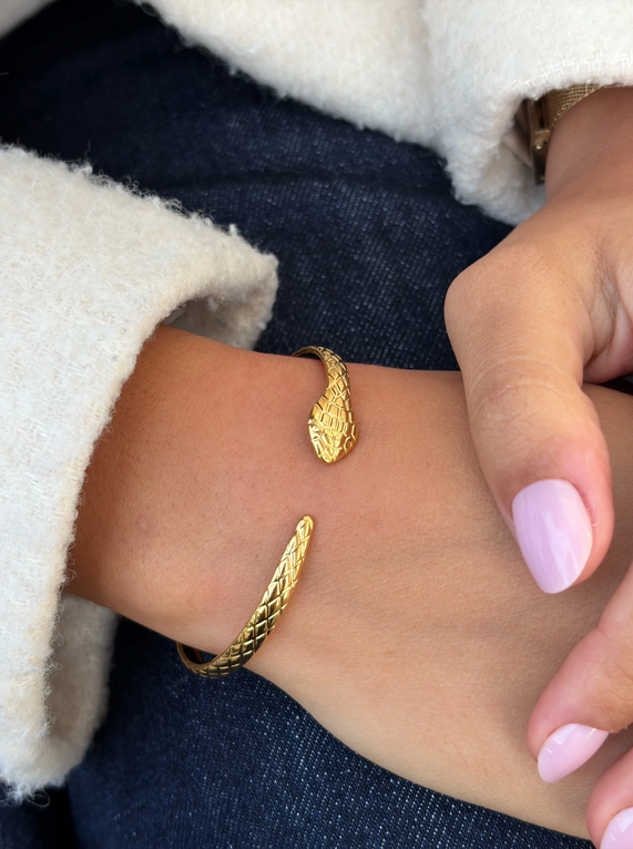 BRA2125039 Open Cuff Snake Hammered Bracelet سوار مفتوح من جلد الثعبان المطروق